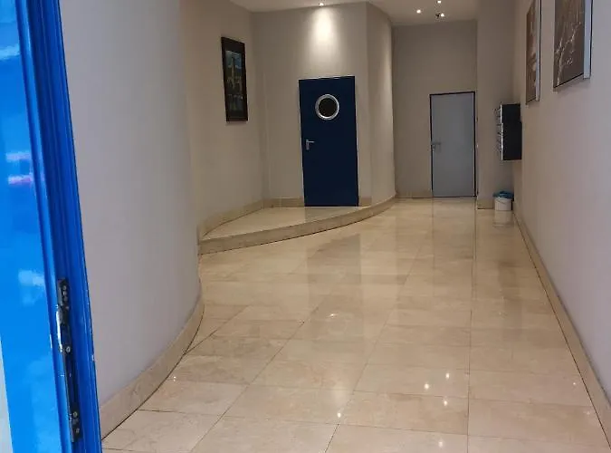 Arena Con Plaza De Garaje Homestay